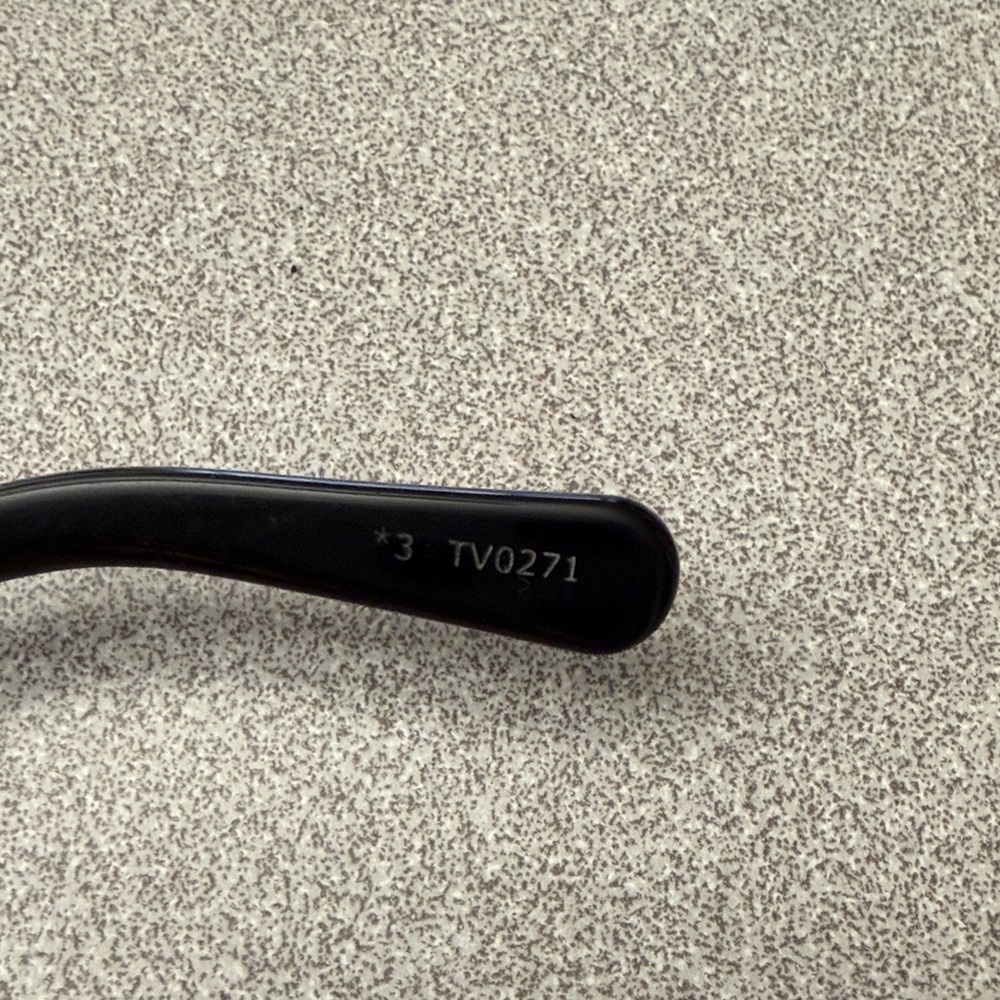 Louis Vuitton Sunglasses - Picture 5 of 7